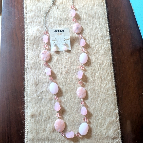 Alia costume jewellery set - Picture 1 of 3